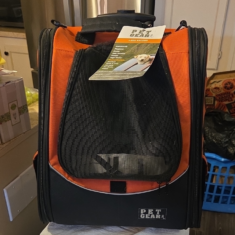 Pet Gear Orange and Black Pet Carrier I-GO2 ESCORT